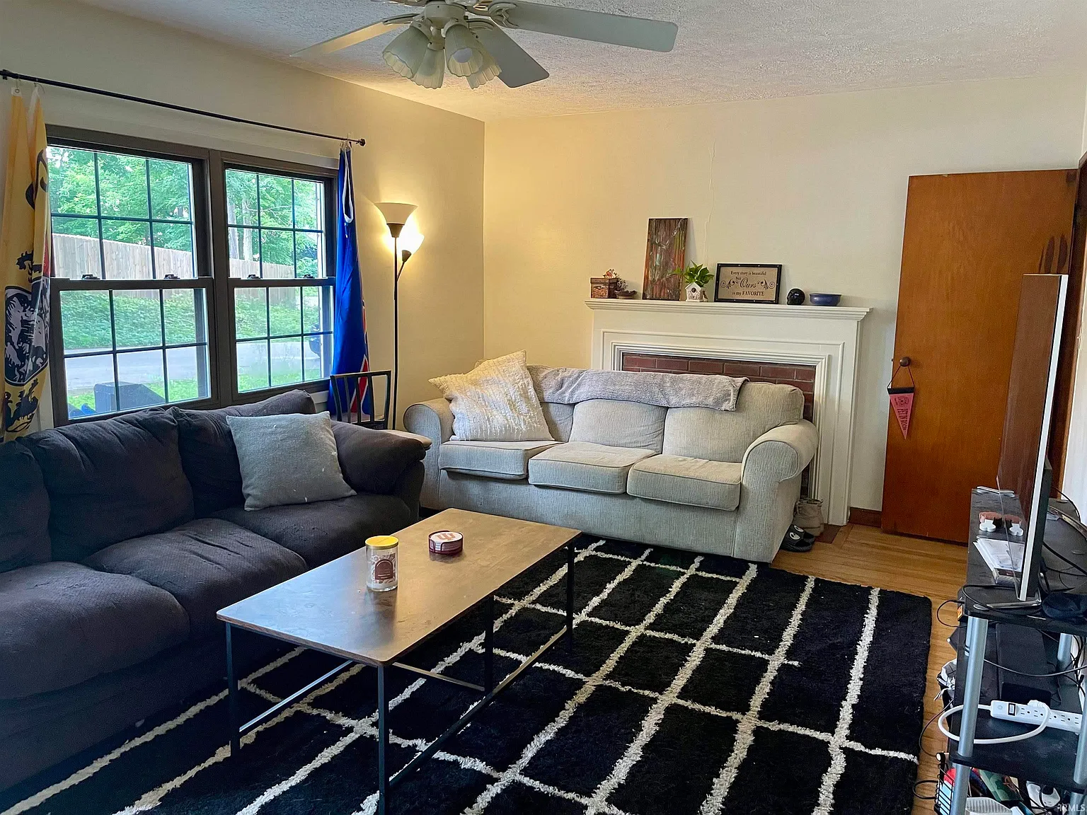 4 bed, 2.0 bath, 1560 sqft, $2,800 — Photo 2