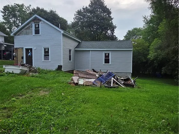 37 S Wayne St, Phelps, NY 14532