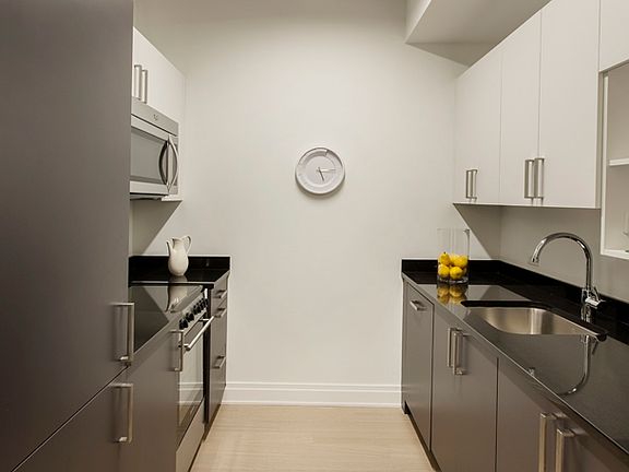 3rd image of 70 Pine St APT 2801
