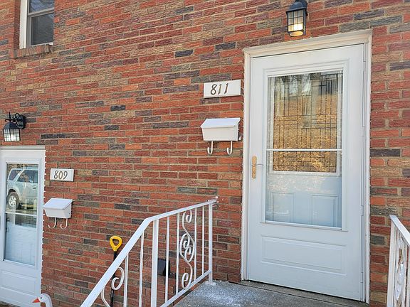 4th image of 811 Painter St