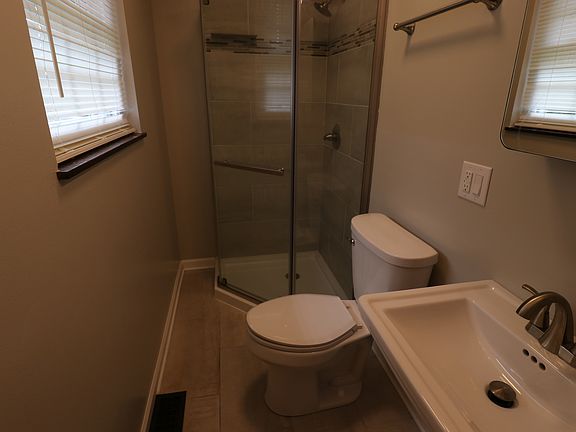 3rd image of 937 Ragle St