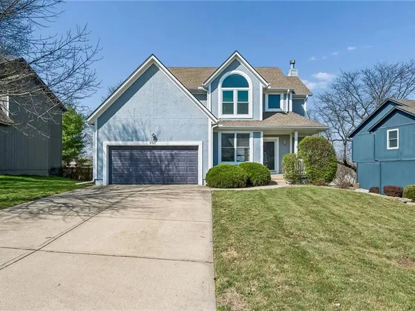 993 S Clearwater Creek Dr, Olathe, KS 66061