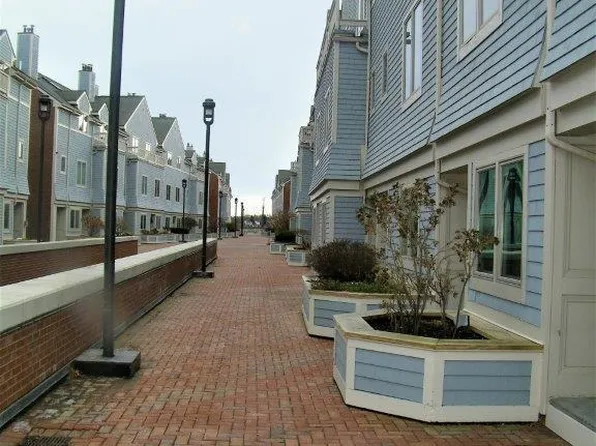 612 Chandlers Wharf, Portland, ME 04101