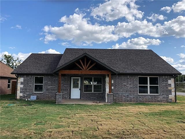 1st image of 2411 Creek Dr