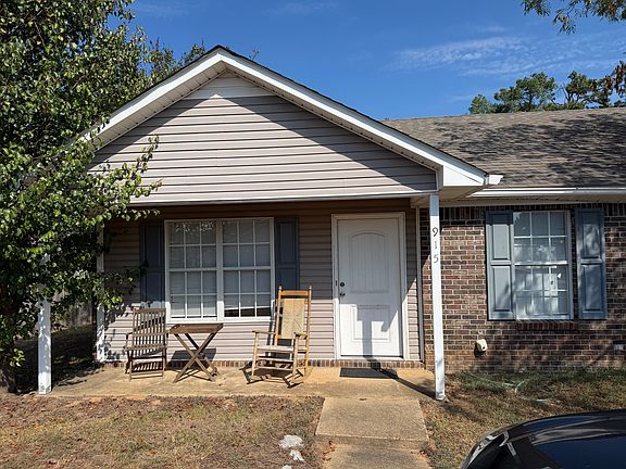 4th image of 915 Battle Ln