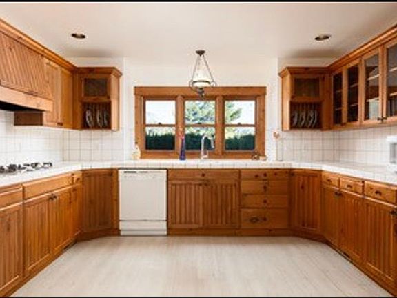 3rd image of 257 N Meadow Dr #A