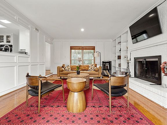 5th image of 3900 Glengarry Dr