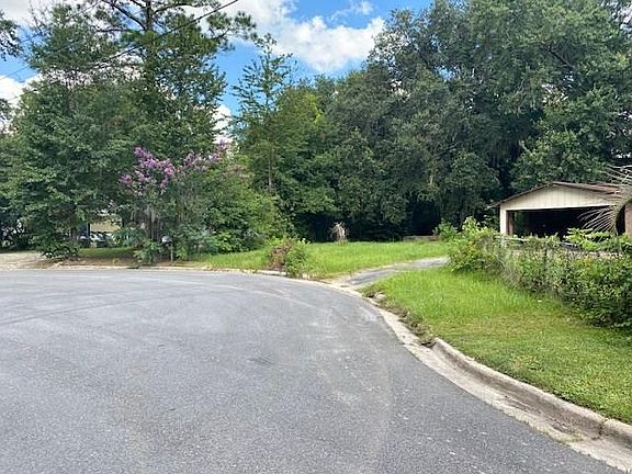 3rd image of 6 Hedgewood Cir