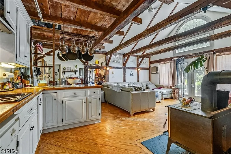 2 bed, 1.0 bath, $2,975 — Photo 3