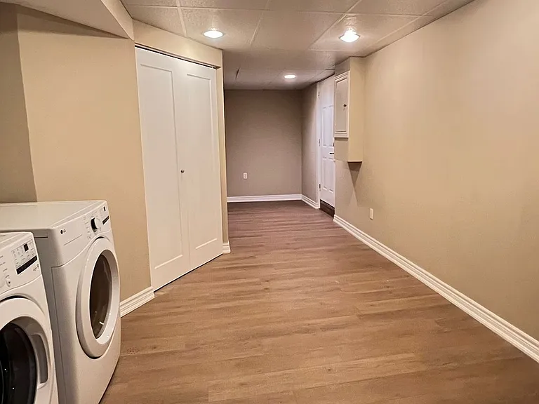 1534 Hollywell Ave — Photo 11