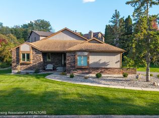 2610 Woodhill Dr, Okemos, MI 48864