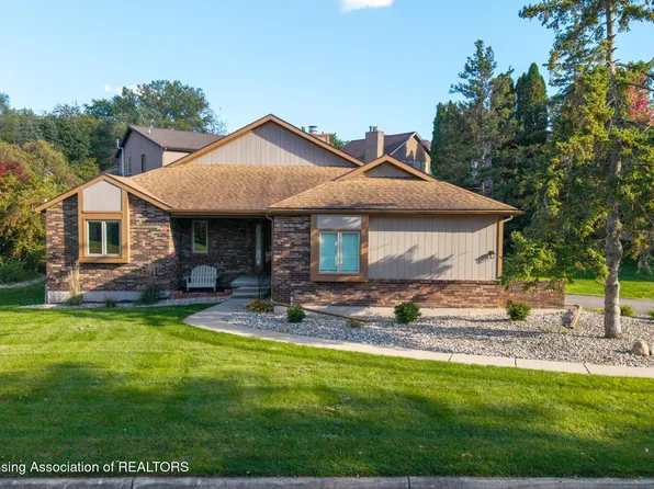 2610 Woodhill Dr, Okemos, MI 48864