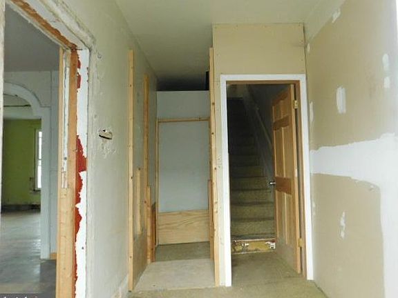 3rd image of 207 E Main Ave