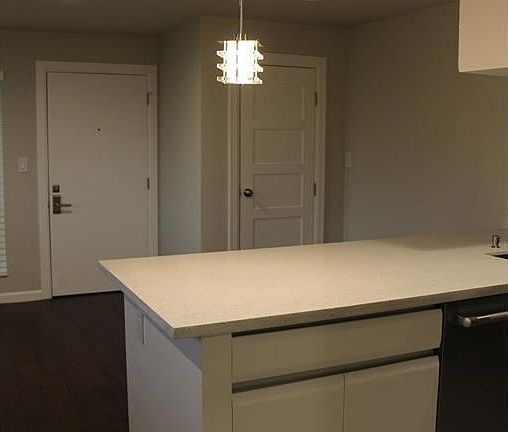 4th image of 3110 Red River St #D310
