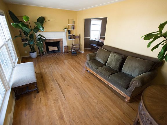 3rd image of 822 Reynard St SE