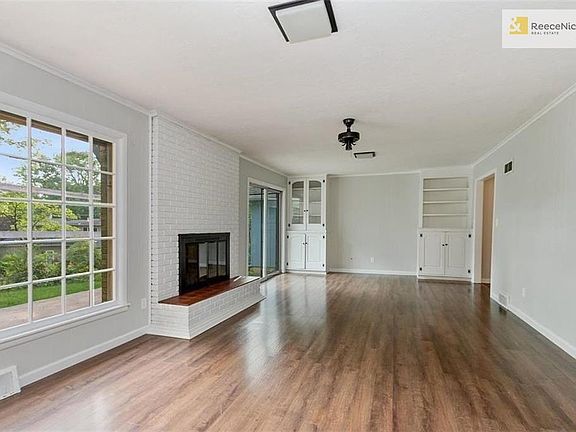 4th image of 1910 W 67th Ter