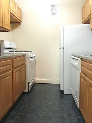 Rented by Kew Forest Realty Inc | media 1