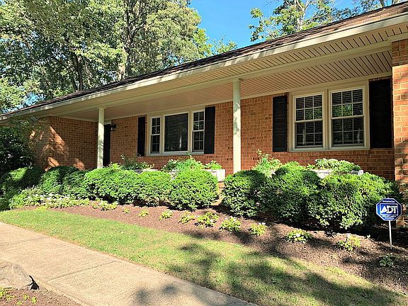3rd image of 808 Winthrope Dr