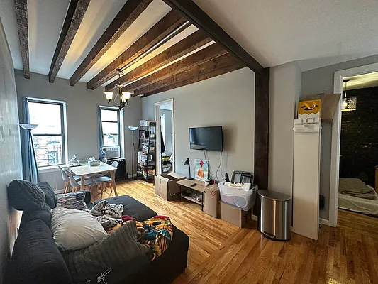 Rented by Premier Metro Realty Corp | media 1