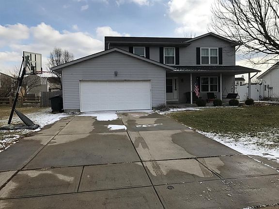2nd image of 833 Autumn Ct