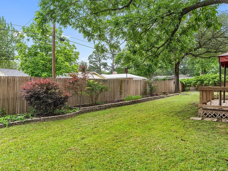 105 Wisteria Ct — Photo 26