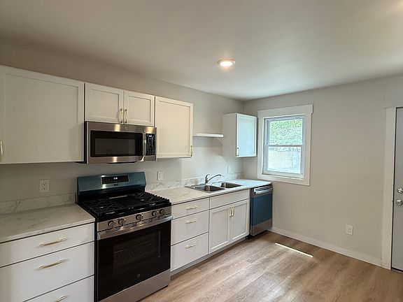 2nd image of 719 W Van Hoesen Blvd