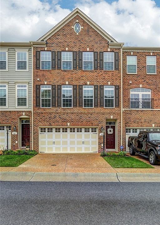 1st image of 525 Siena Ln #525
