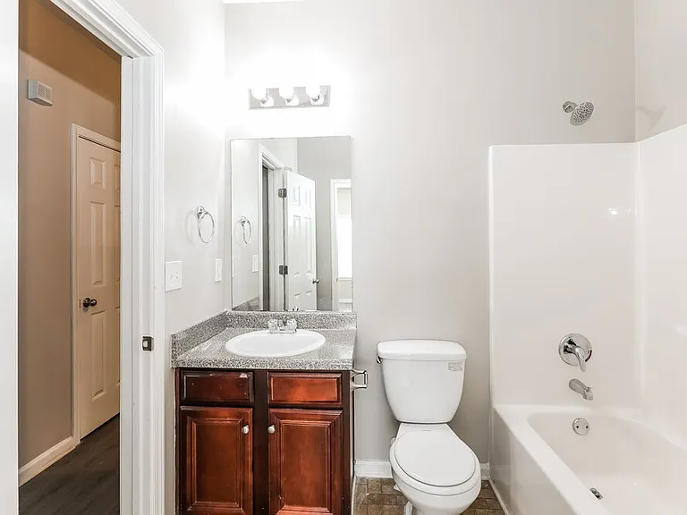 542 Vaughan Dr — Photo 15