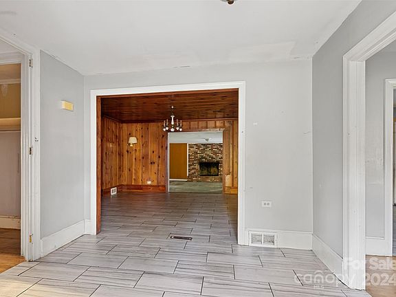 5th image of 115 E Texas Ave