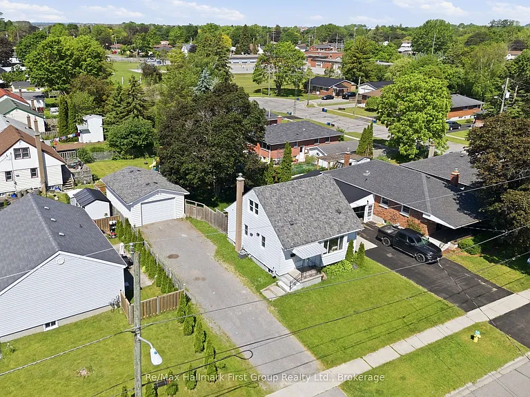 573 Sinclair St — Photo 3