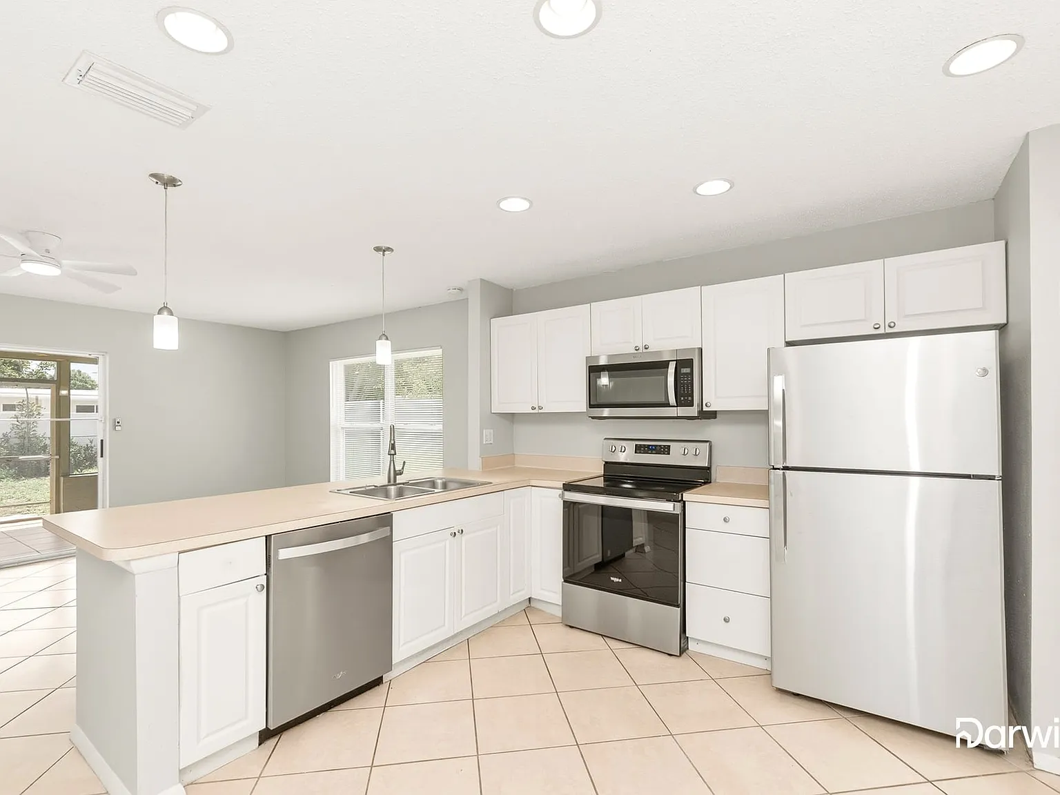 3 bed, 2.0 bath, 1242 sqft, $2,565 — Photo 2