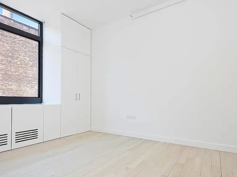 7 Essex St #5A — Photo 6