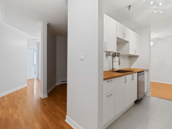 3rd image of 15 Langbrae Dr #403