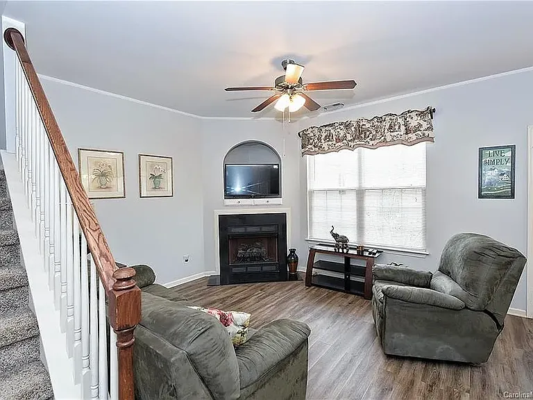 7425 Wallace Ln — Photo 13