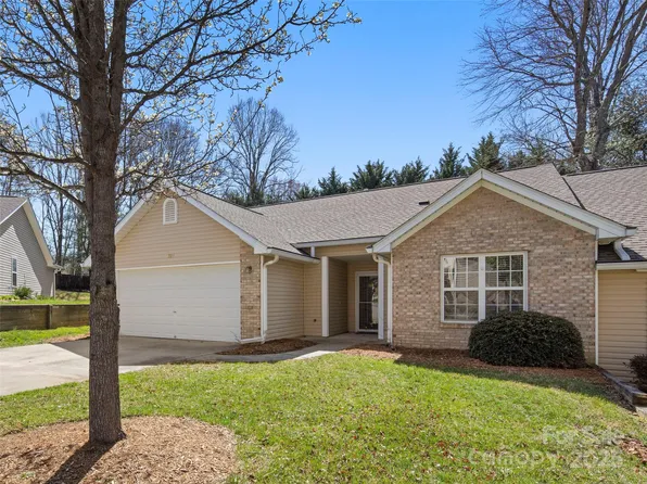 324 Wiltshire Cir, Fletcher, NC 28732