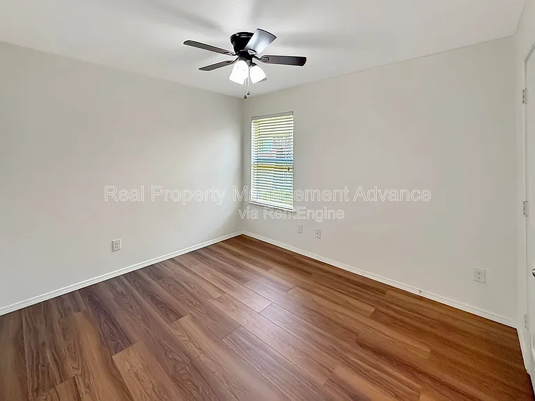 1305 Savannah Ridge Dr — Photo 13