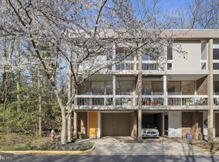 11526 Maple Ridge Rd, Reston, VA 20190