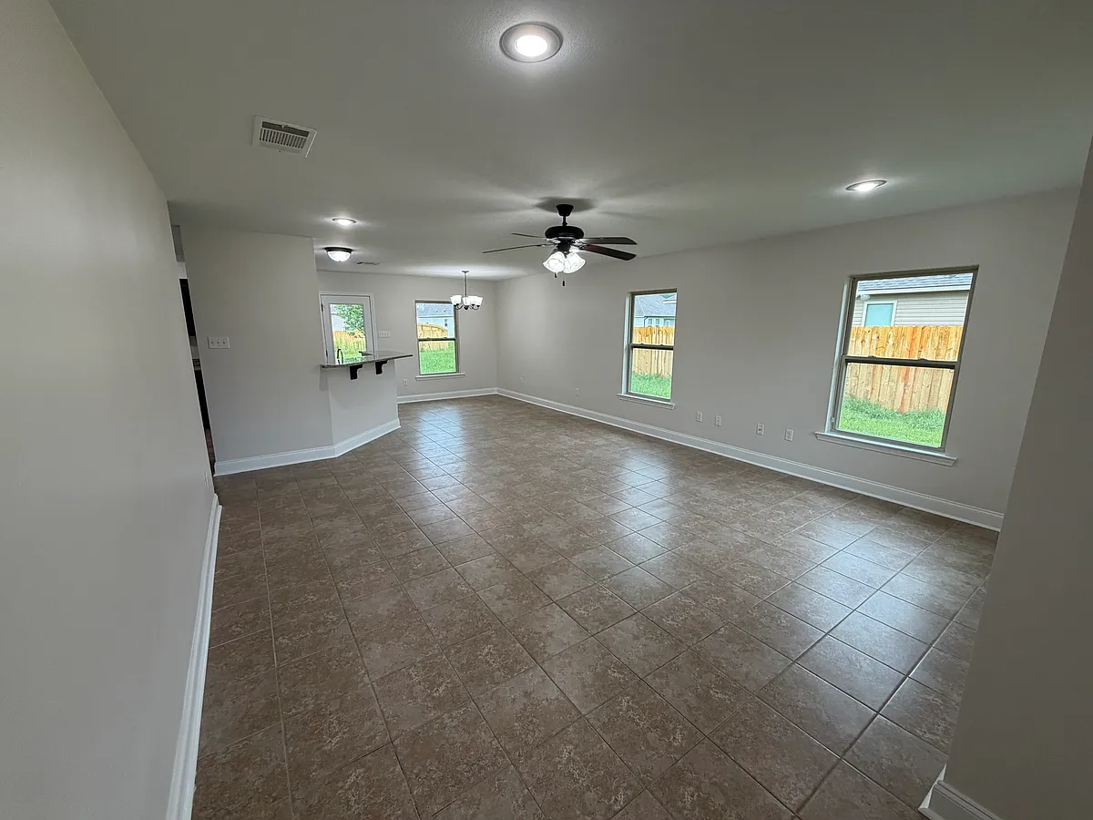 Open Floor Plan - Living and Dinning - 20507 Providence Park Blvd