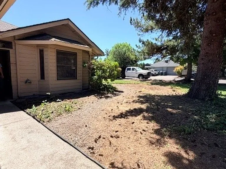 751 Catron St N — Photo 7