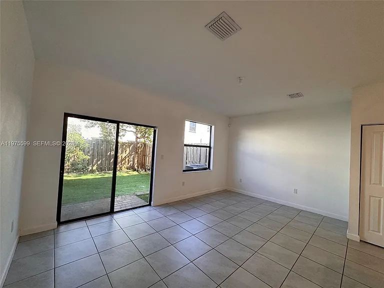 11813 SW 246th Ter #11813 — Photo 4