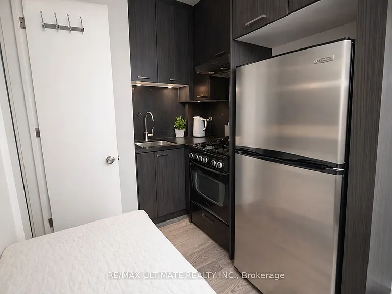 432 Saint Clarens Ave #301 — Photo 7