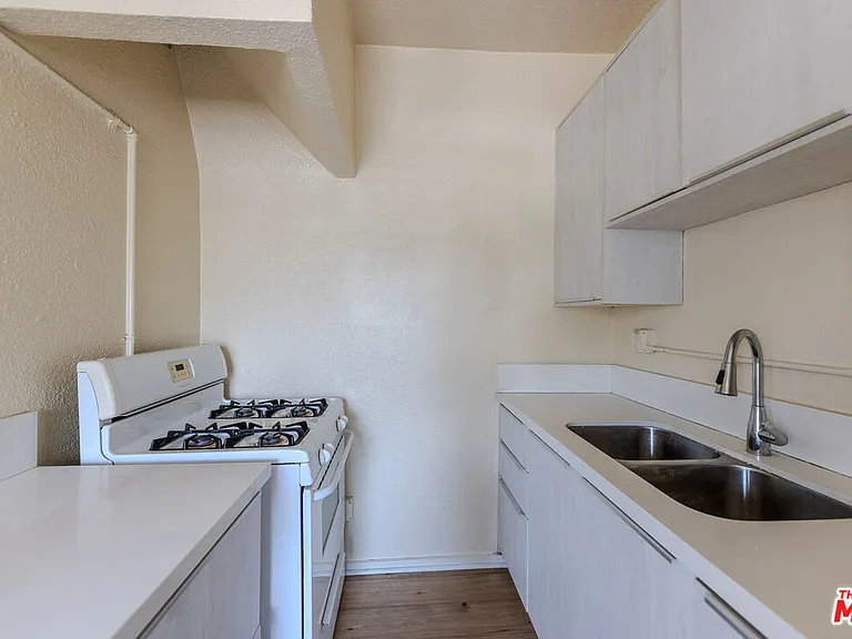 661 Shatto Pl #301 — Photo 10