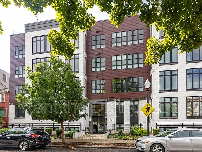 1345 K St SE #T-01 — Photo 2