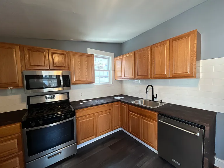 147 Winchester Ave — Photo 17