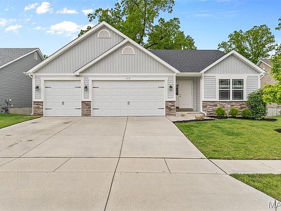 3rd image of 1010 Timber Bluff Dr