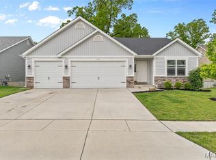1010 Timber Bluff Dr, Wentzville, MO 63385