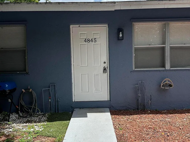 4833 Serafica Dr — Photo 1