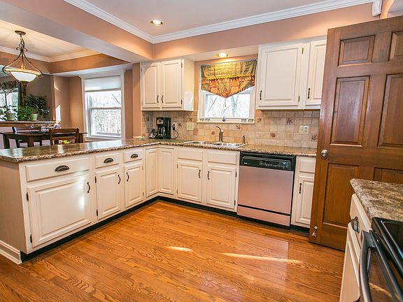 5th image of 7411 Kingstonview Ct