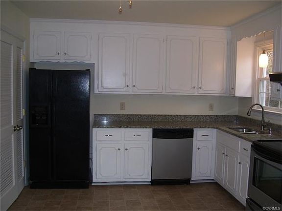 2nd image of 1815 Cambridge Ct #1815