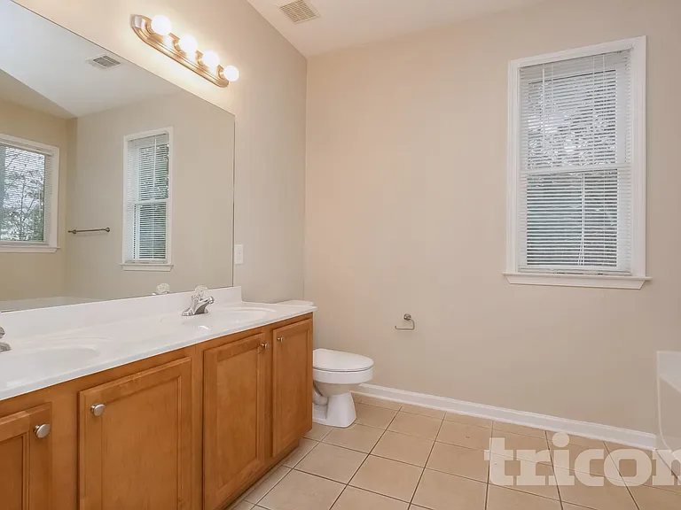 605 Kaylins Ct — Photo 8